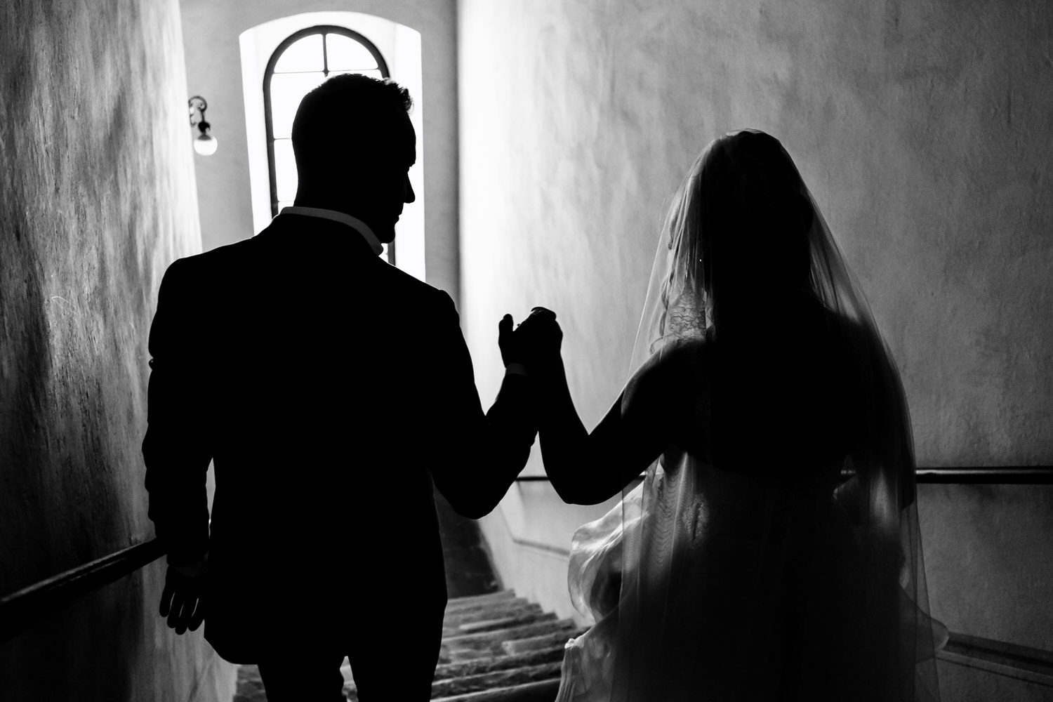 bruidspaar in een toscaans palazzo