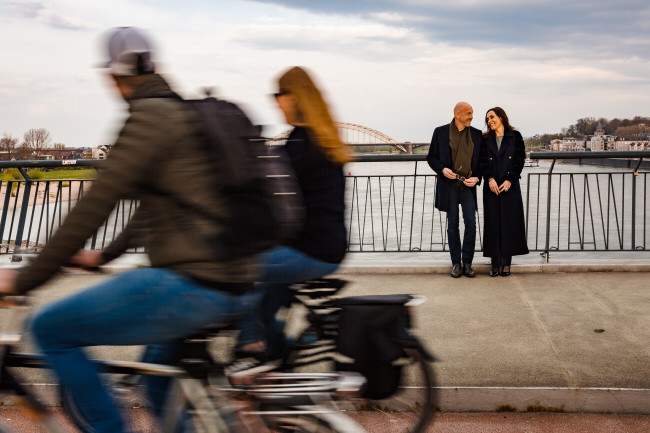 verlovingsshoot aan rivier