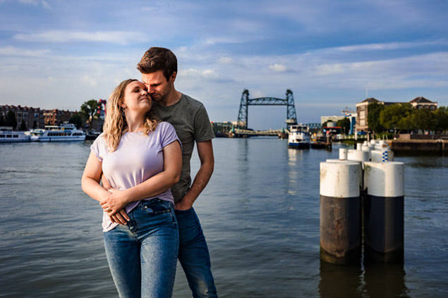 loveshoot in rotterdam met de hef op de achtergrond