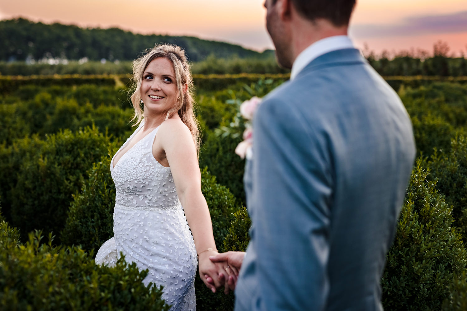 fotoshoot tijdens bruiloft op trouwlocatie Hoogh Huys