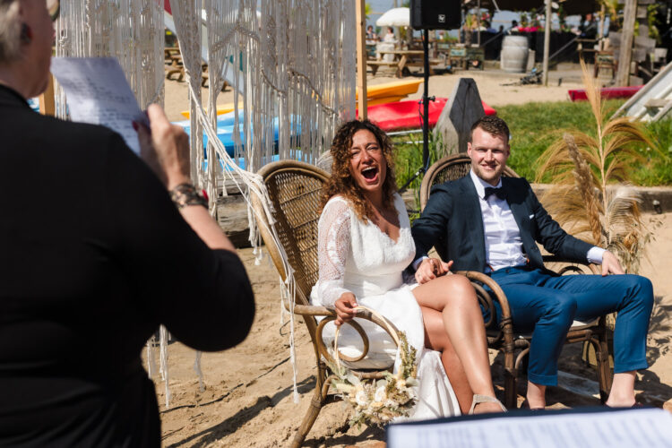 ceremonie op festivalbruiloft