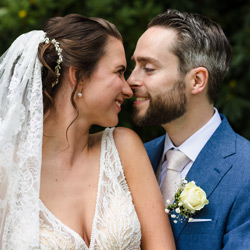 foto bij recensie van een bruidspaar