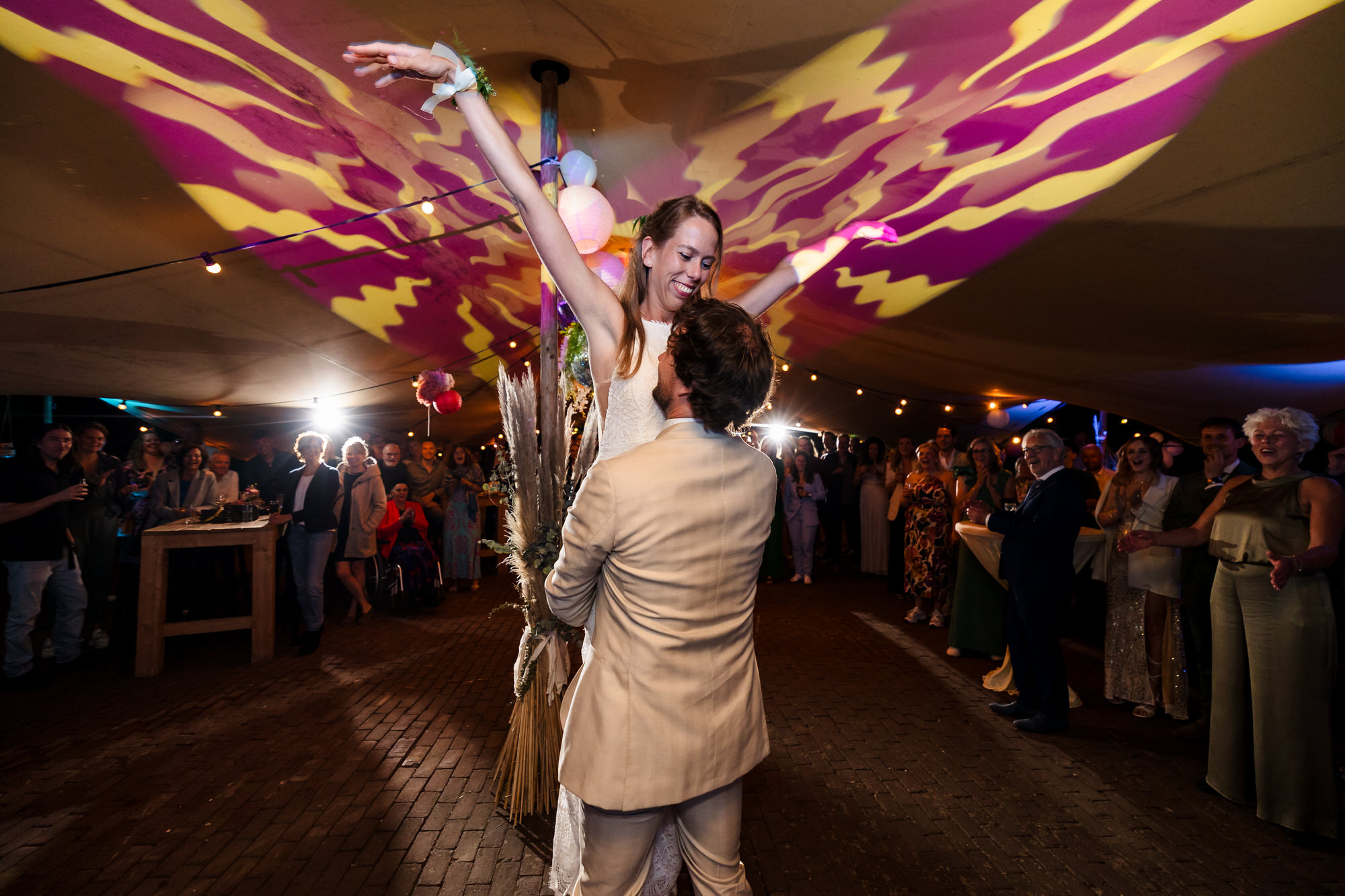 openingsdans van bruidspaar bij bruiloft bij hofstede de middelburg