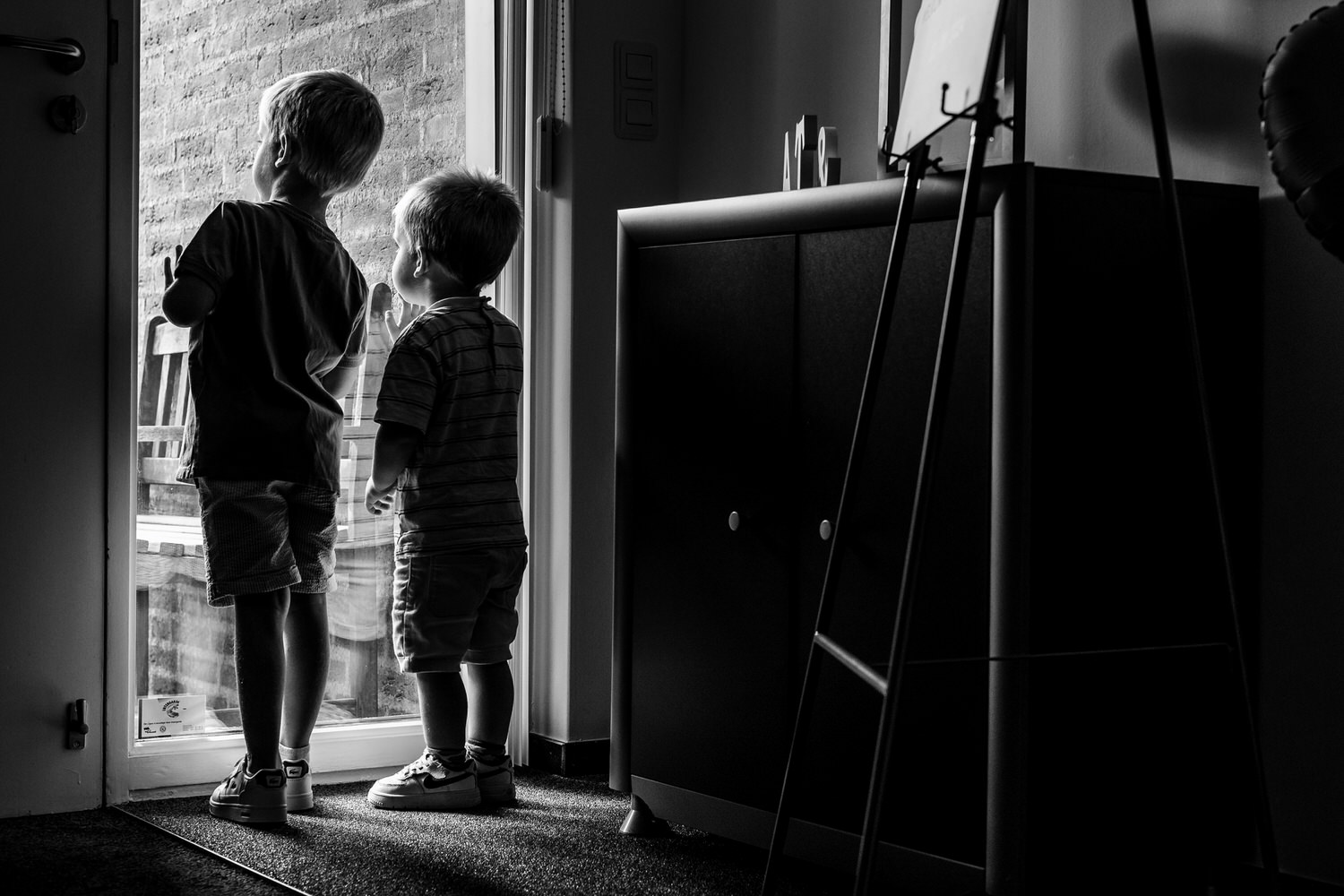 kinderen wachten op de komst van de bruidegom