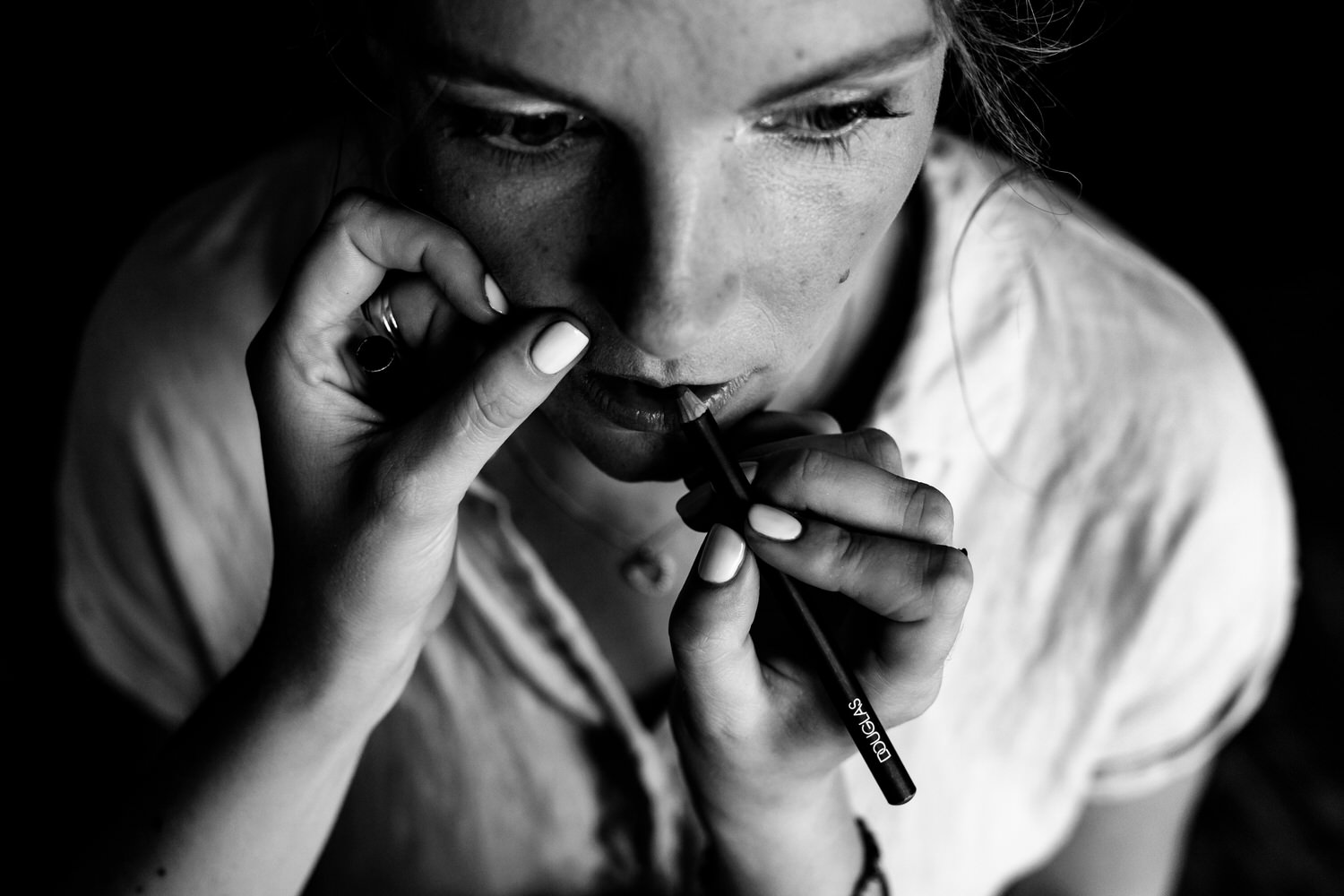 make-up bruid in de metaal kathedraal