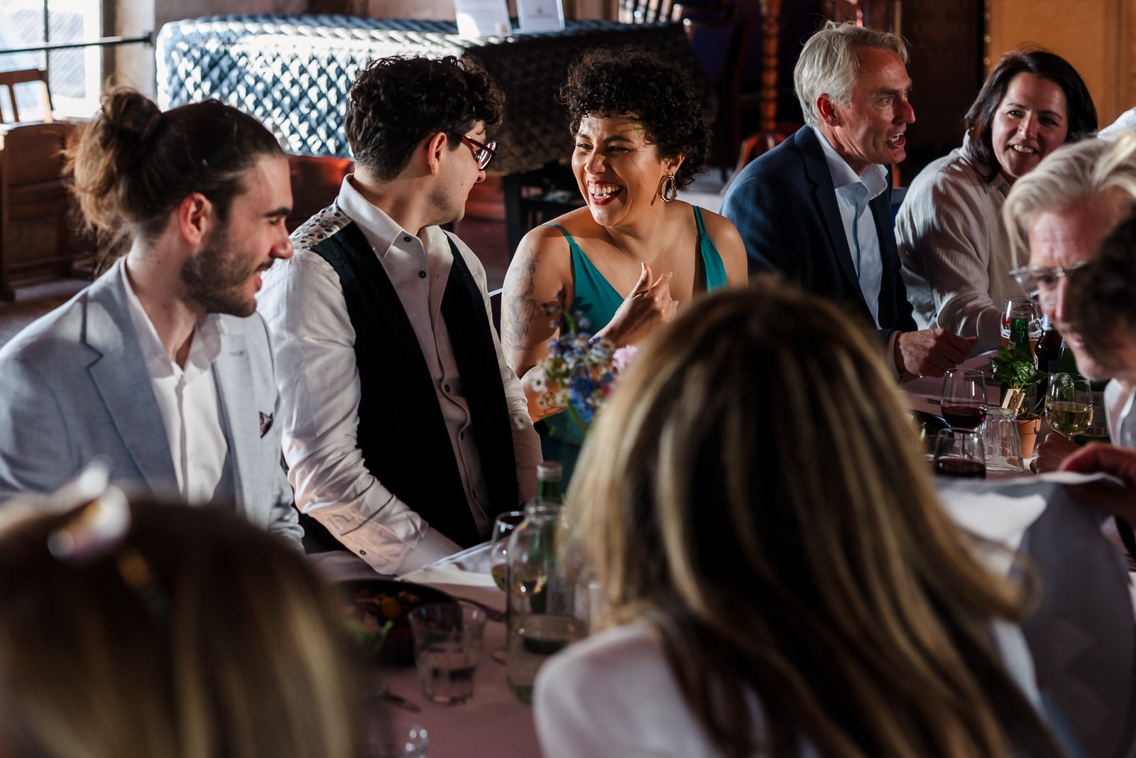 bruiloftsdiner in de metaal kathedraal in utrecht