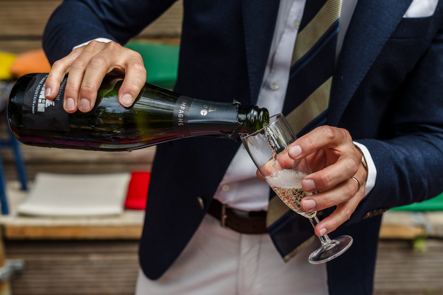 inschenken champagne bij bruiloft in amsterdam