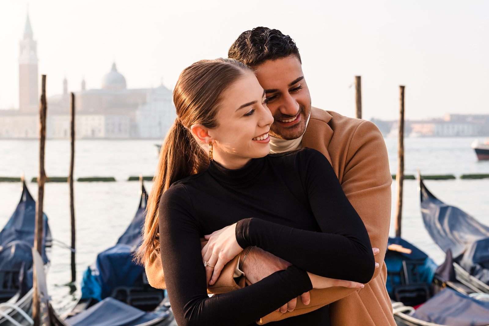 loveshoot in venetie bij zonsopkomst