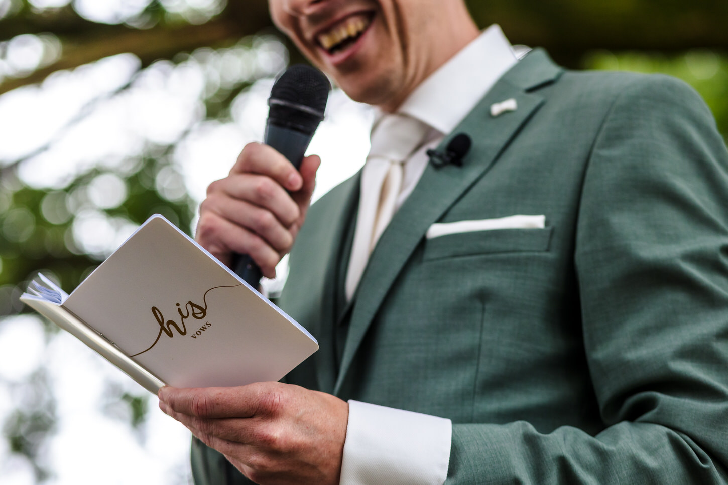 bruidegom legt geloften af