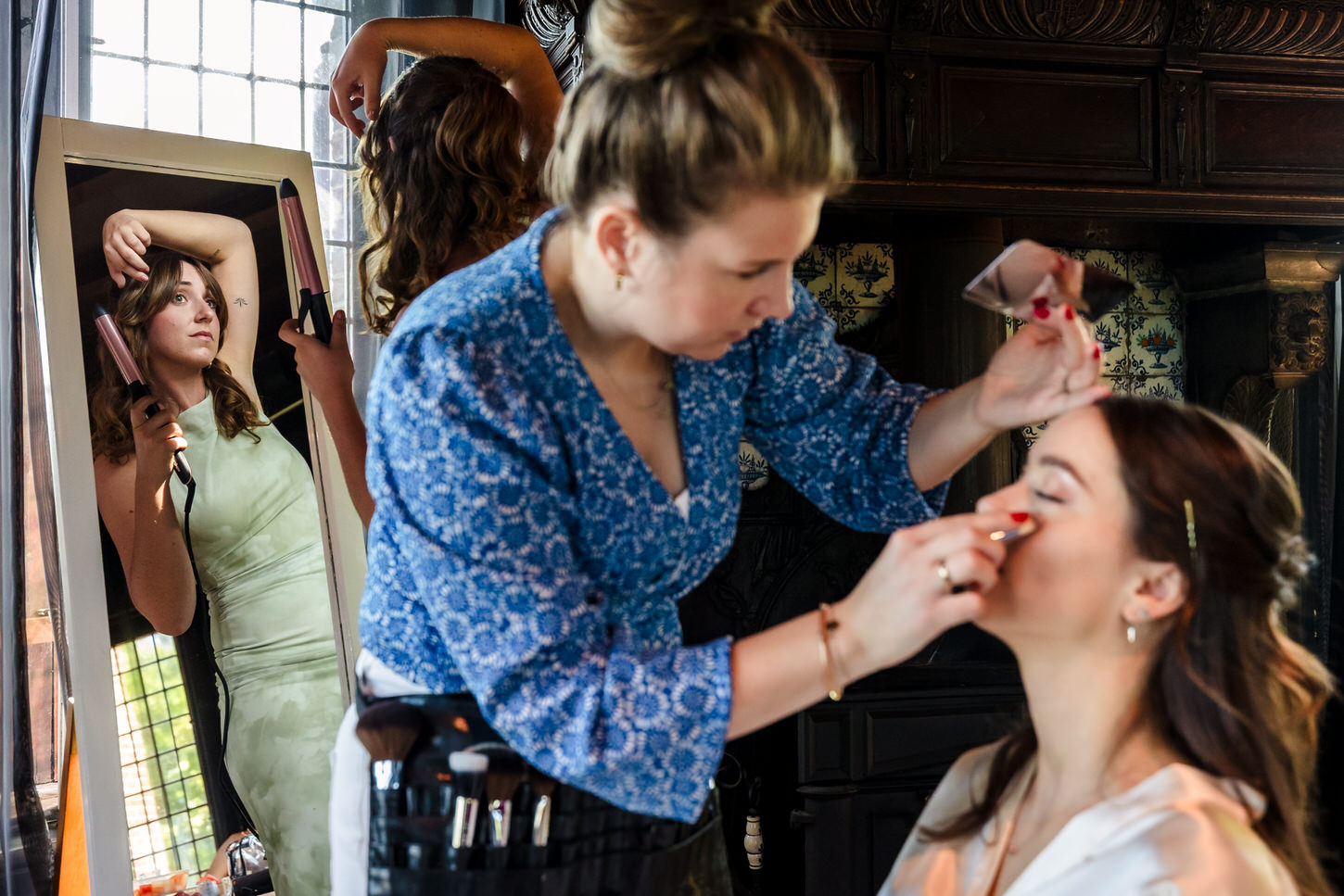 bruid in de make-up bij belvedere in nijmegen