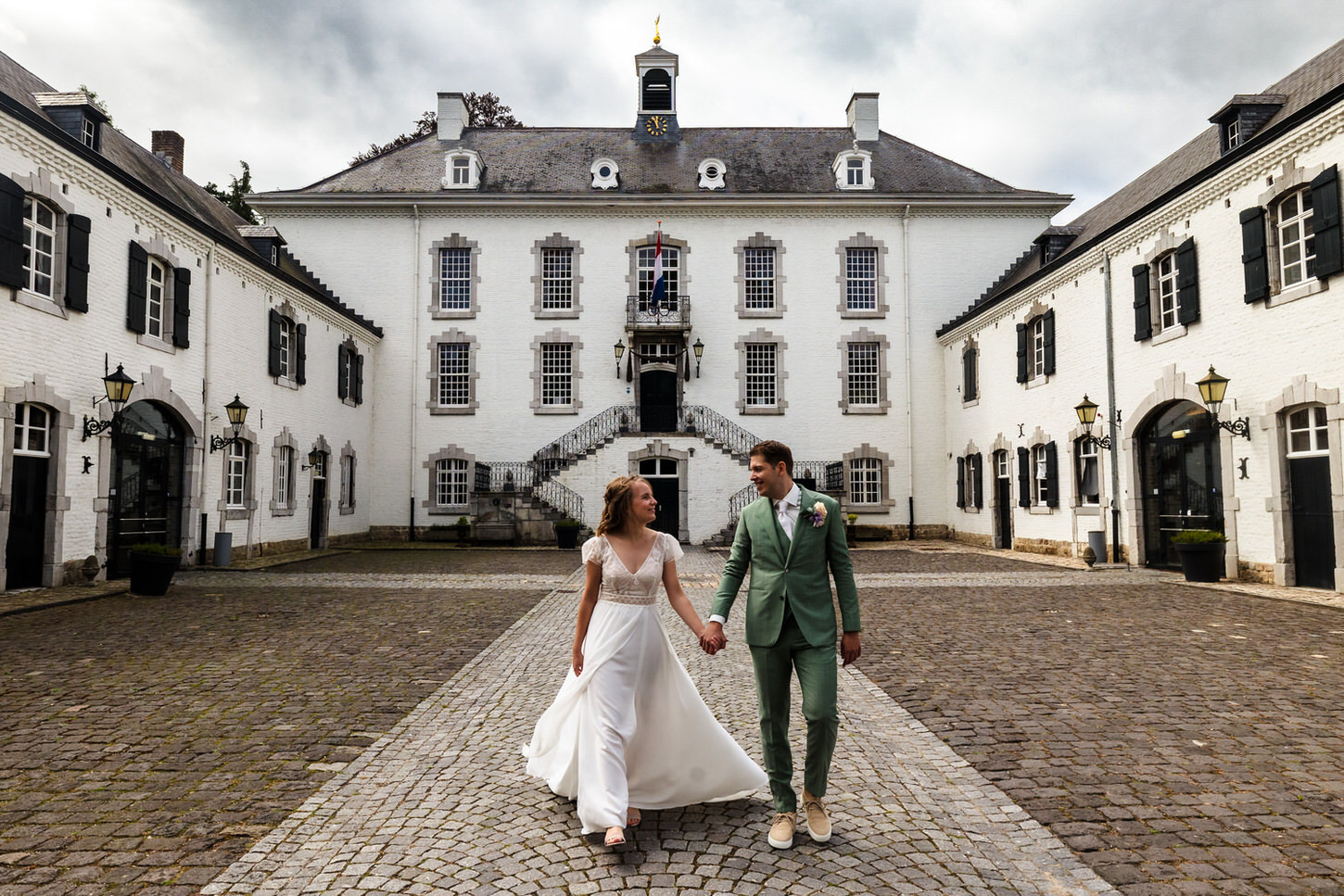 bruidspaar op kasteel vaalsbroek