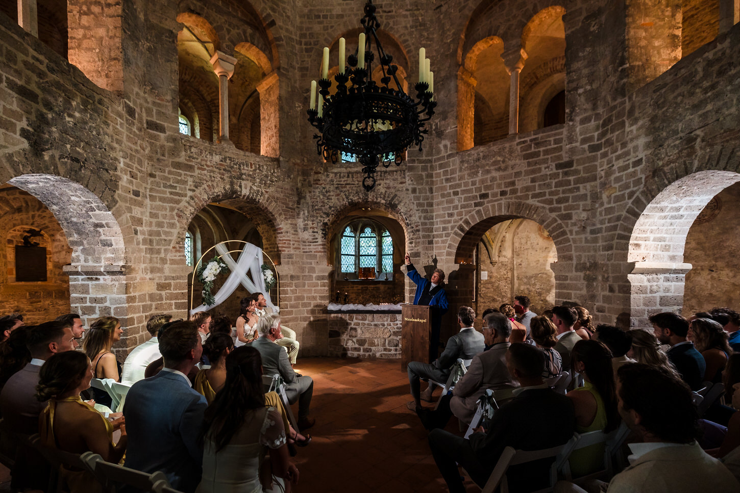 trouwceremonie in de valkhofkapel in nijmegen