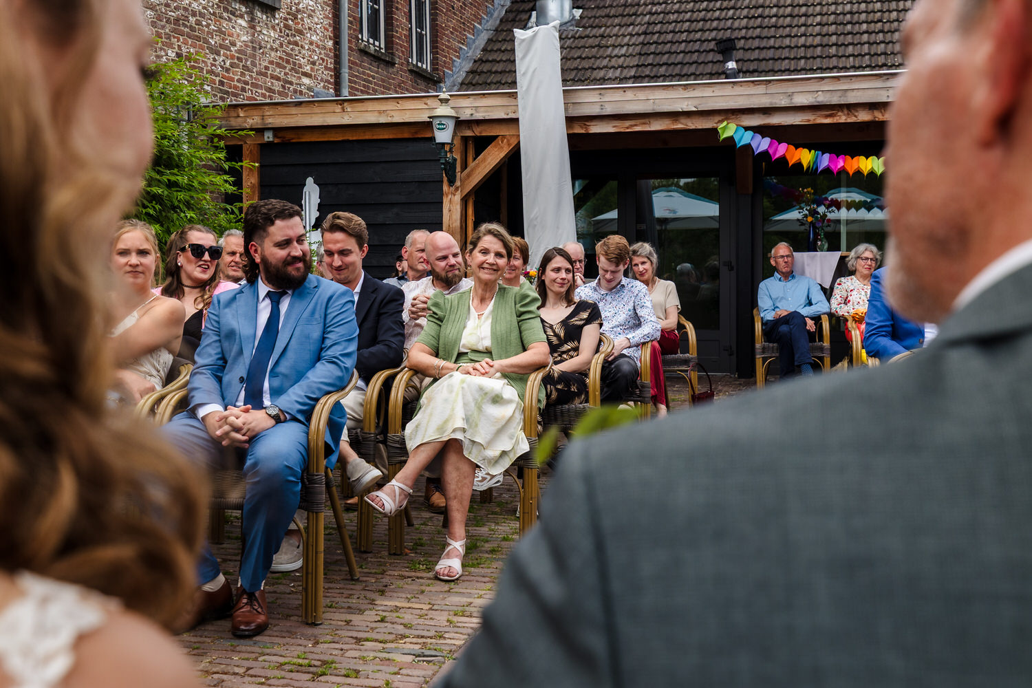 gasten op de bruiloft bij de vief heringe in sittard