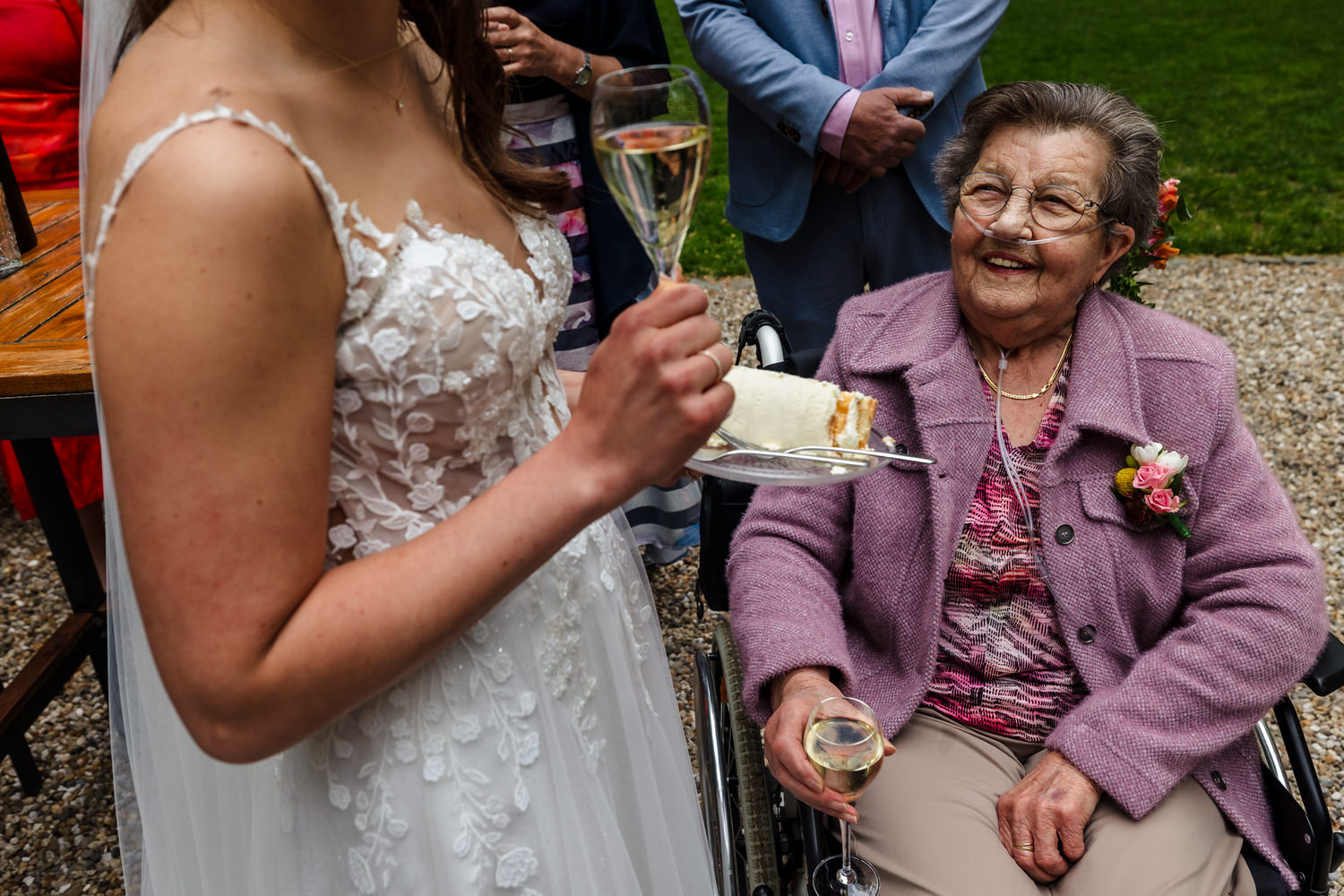 bruid met oma