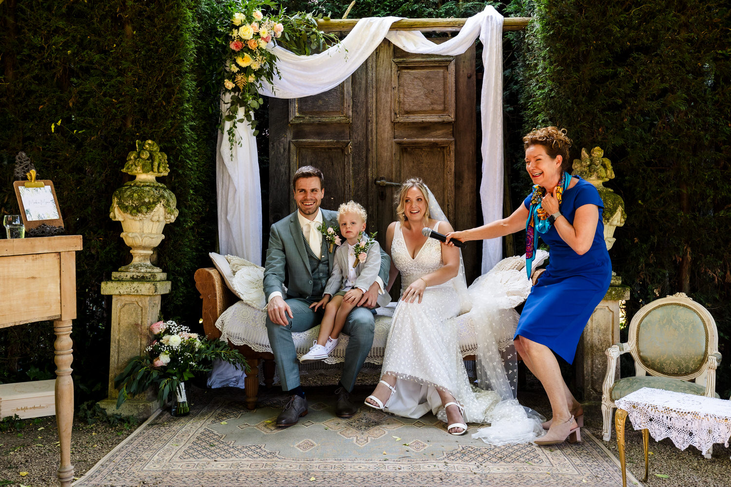 trouwceremonie onder de pergola van het hoogh huys