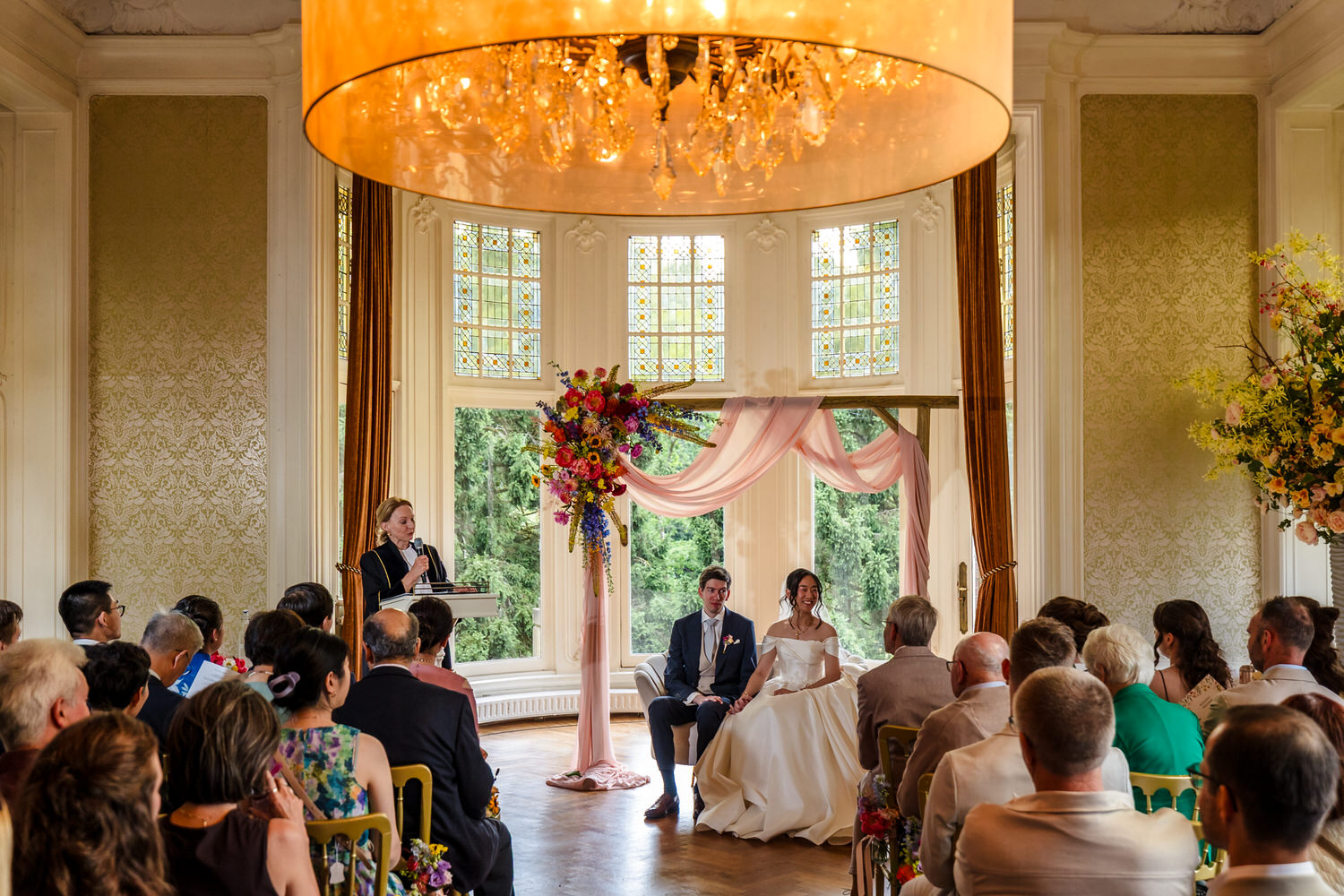 ceremonie in de parkzaal van Kasteel De Hooge Vuursche